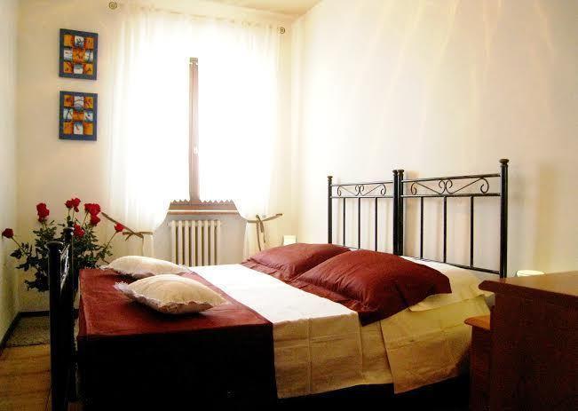 Bed And Breakfast Due Leoni Torri Del Benaco Habitación foto