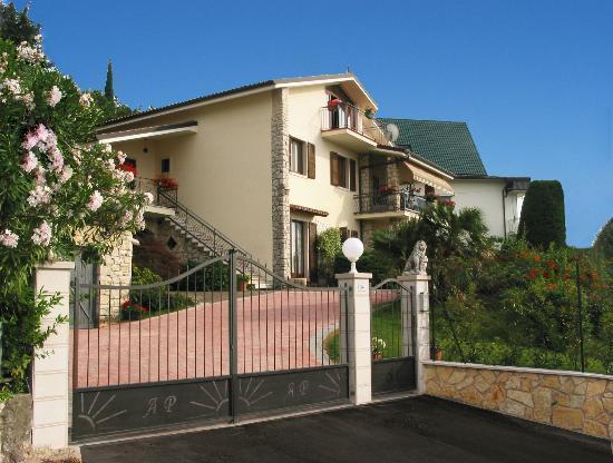 Bed And Breakfast Due Leoni Torri Del Benaco Habitación foto
